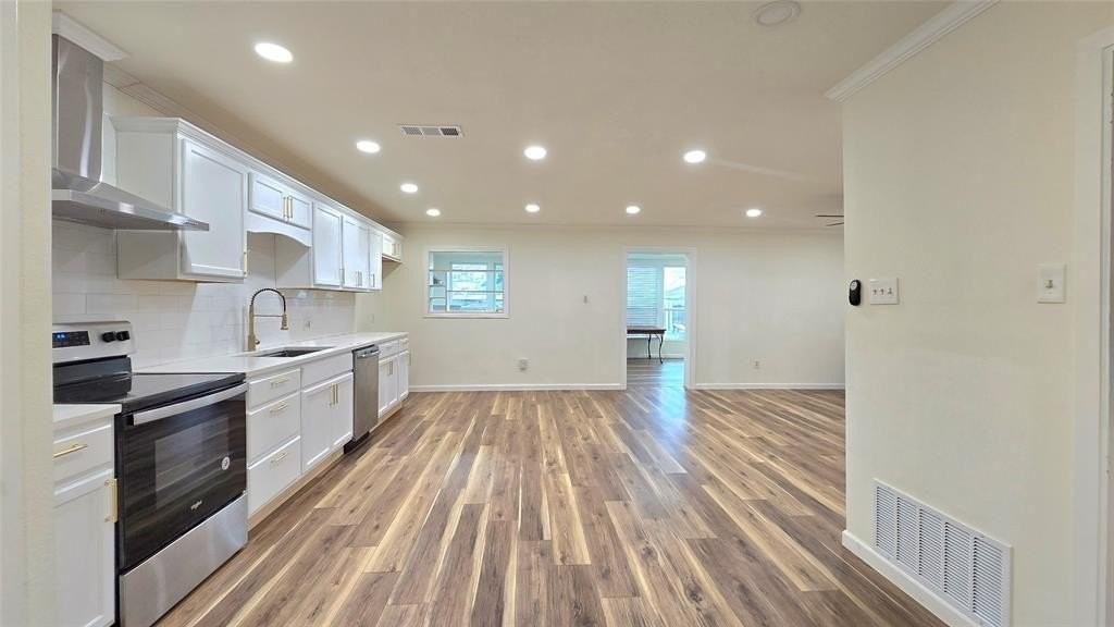 1410 Chinook Dr - Photo 3 of 25