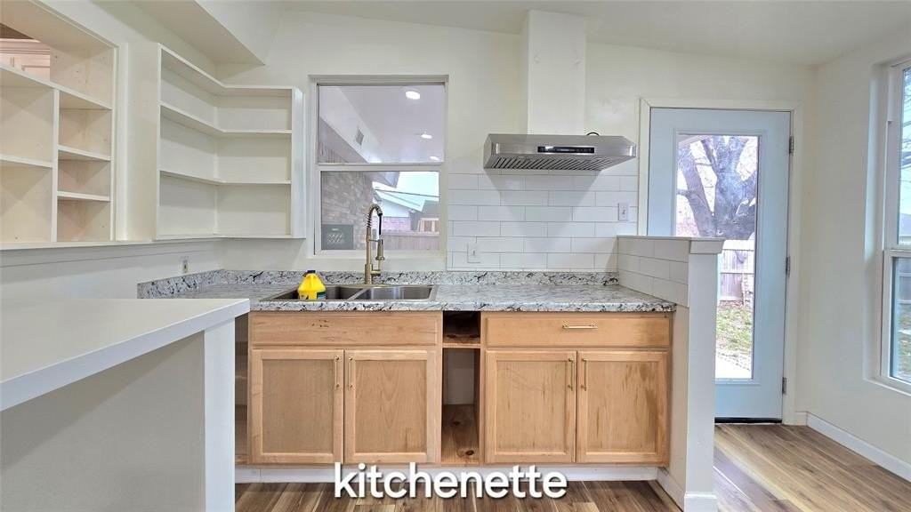 1410 Chinook Dr - Photo 4 of 25