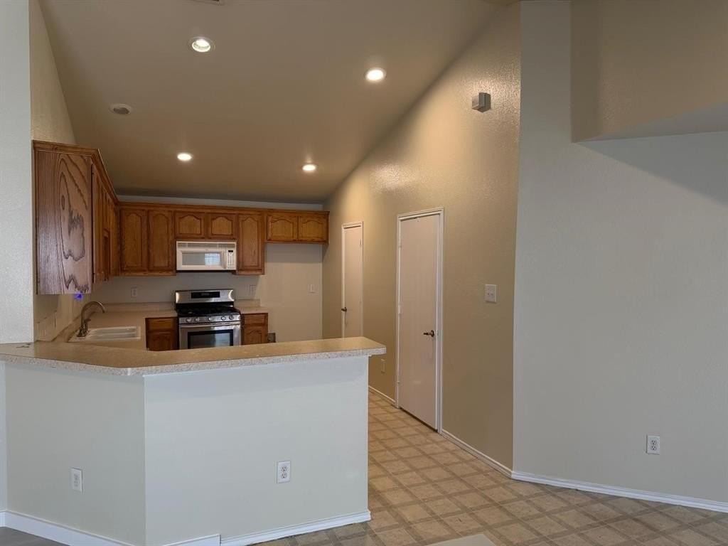 6360 Geneva Ln - Photo 4 of 28