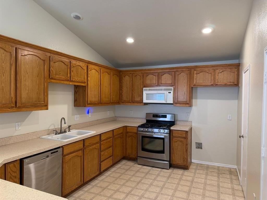 6360 Geneva Ln - Photo 5 of 28