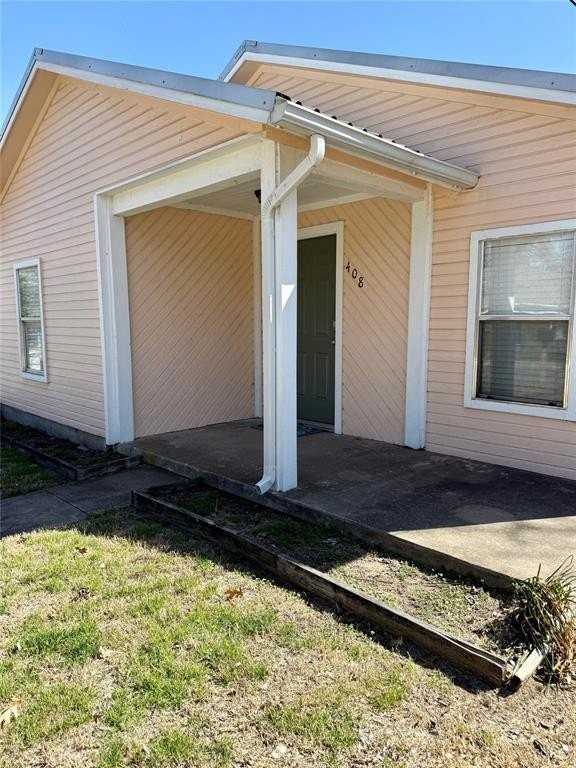 408 E Akard St - Photo 2 of 28