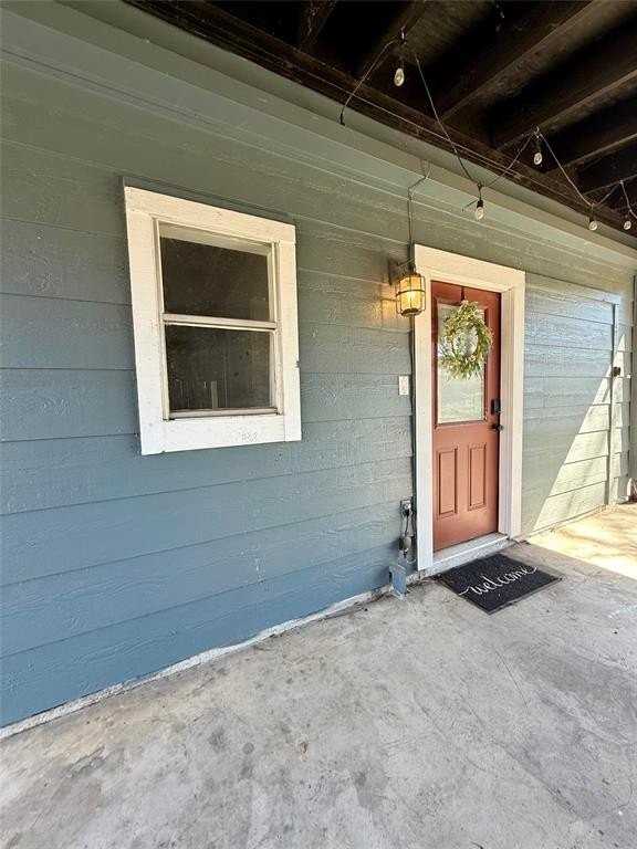 408 E Akard St - Photo 3 of 28