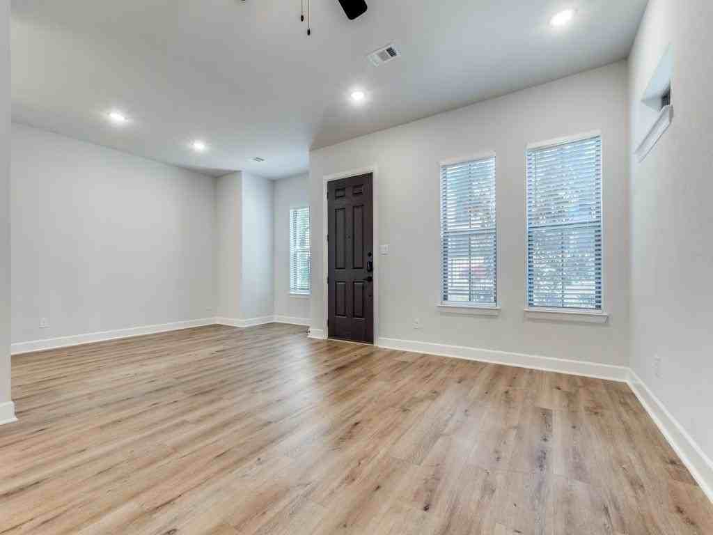 608 Aspen Valley Ln - Photo 4 of 32