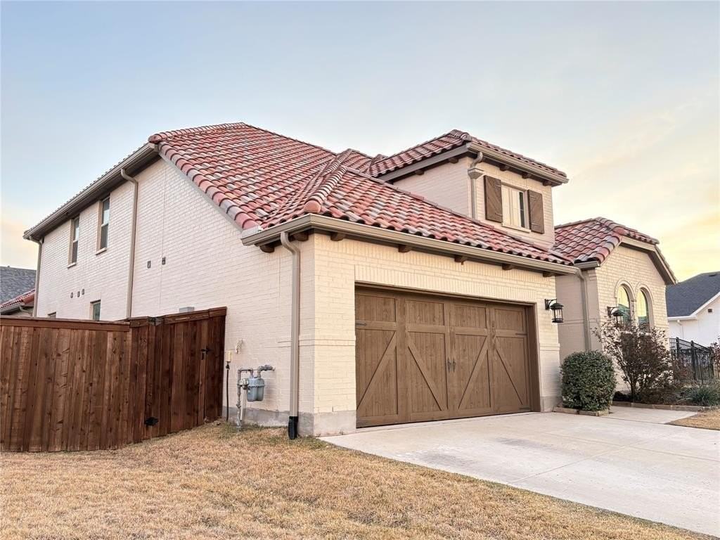 2300 Offerande Dr - Photo 3 of 28