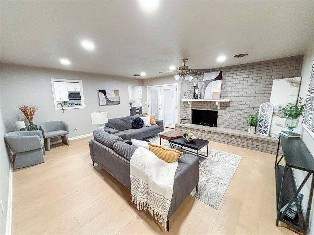 1605 Glenwick Dr - Photo 7 of 30