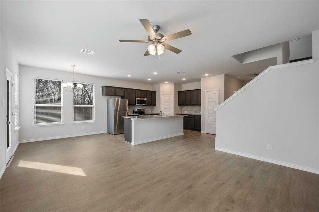 519 Mockingbird Ln - Photo 4 of 17