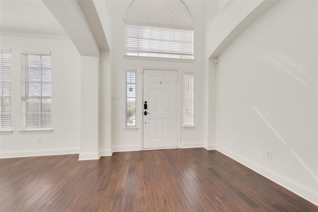 3400 Oleander Dr - Photo 5 of 31