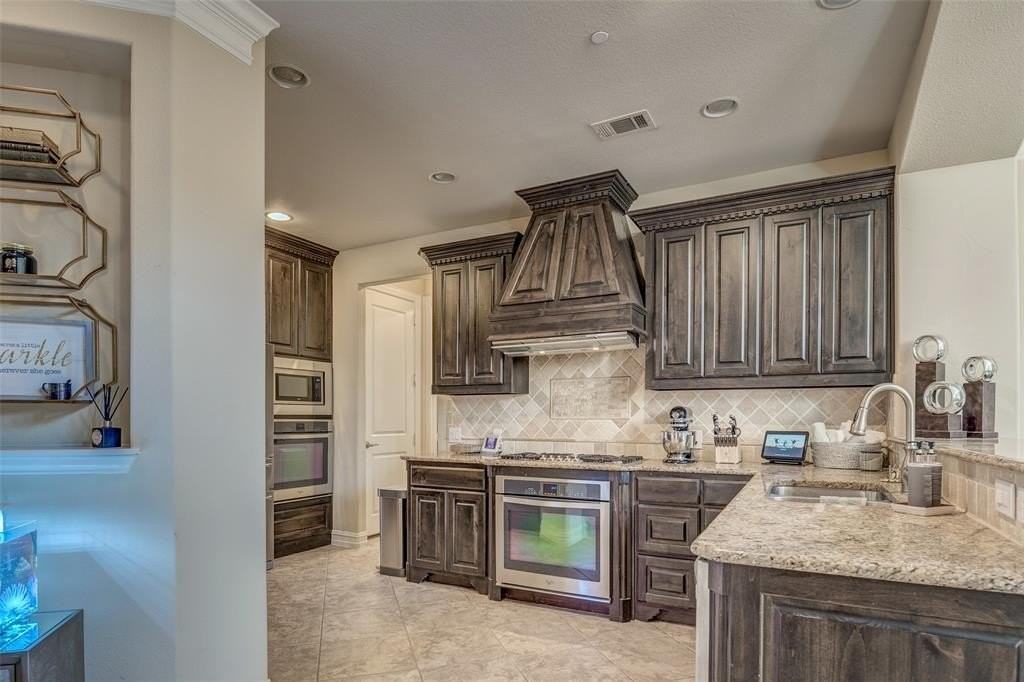 3009 Aurora Dr - Photo 5 of 30