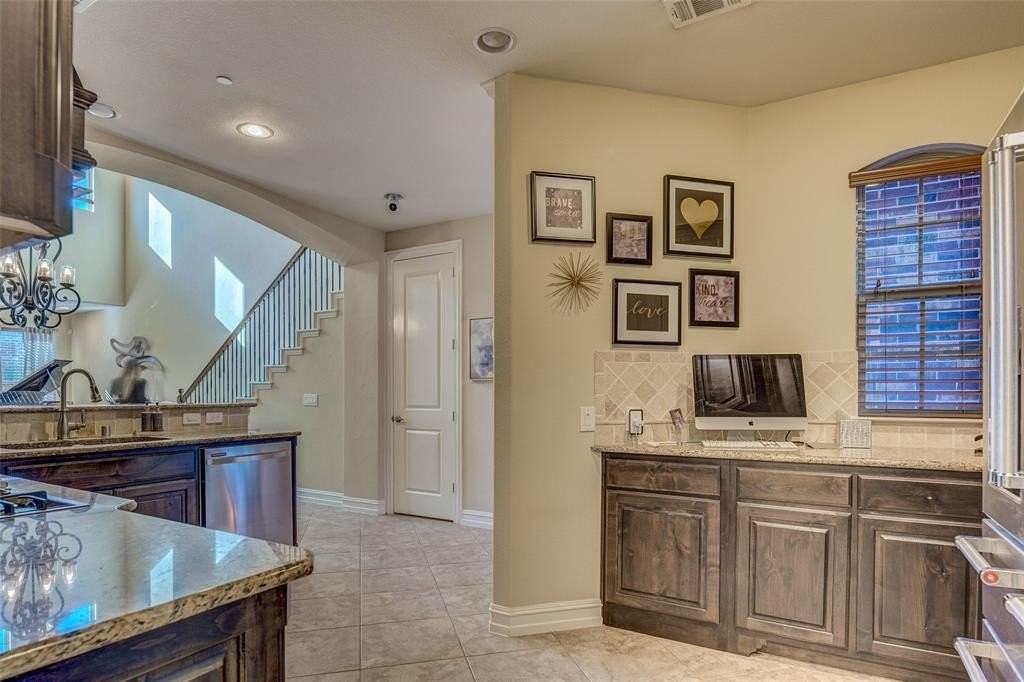 3009 Aurora Dr - Photo 6 of 30