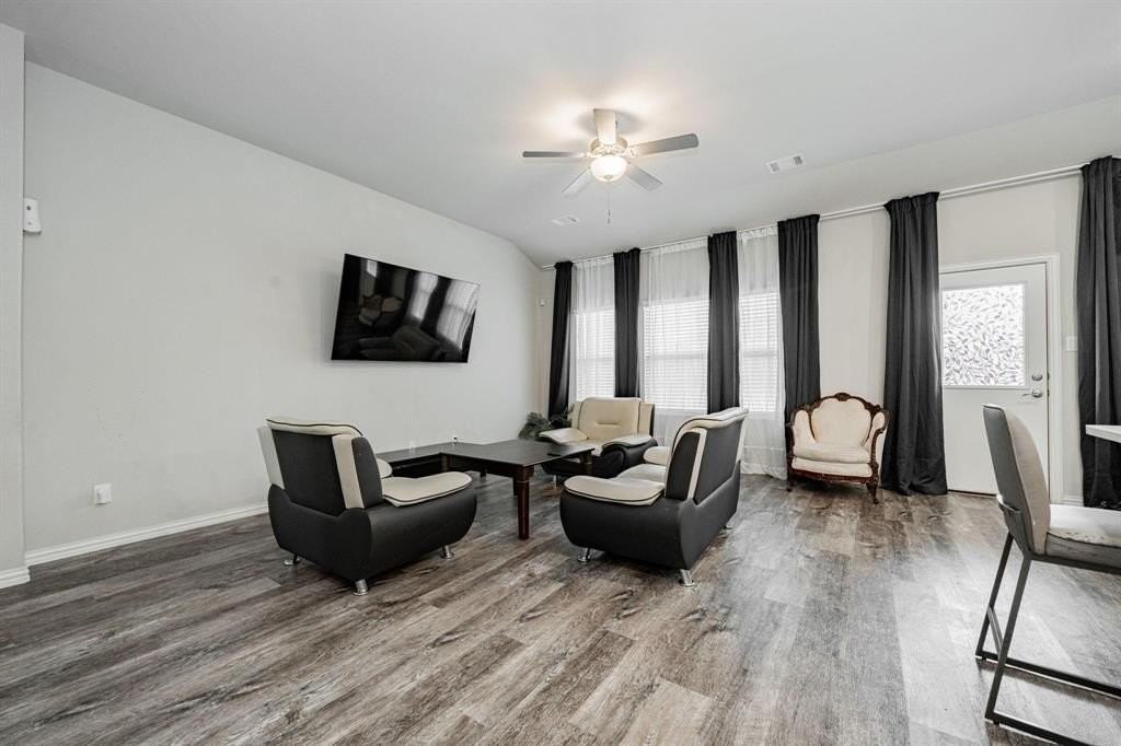 152 Lisa Ln - Photo 3 of 23