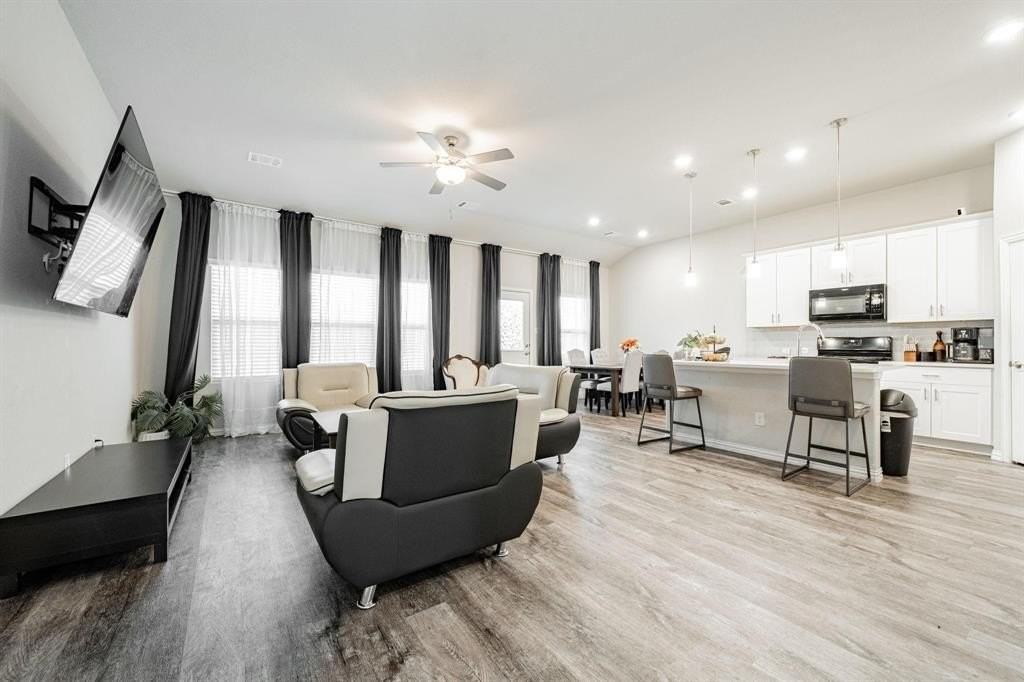 152 Lisa Ln - Photo 4 of 23