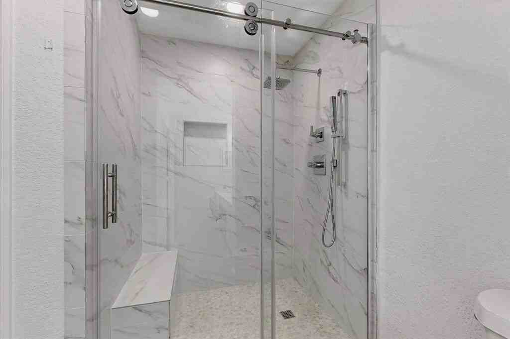 328 Cortland Cir - Photo 3 of 40