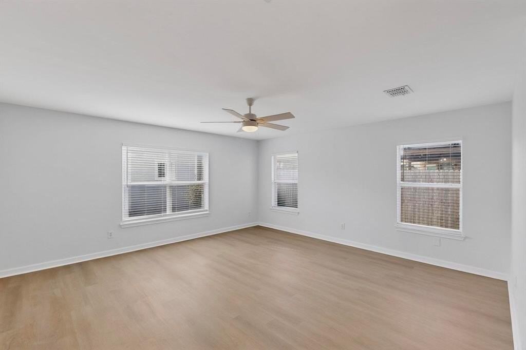 328 Cortland Cir - Photo 7 of 40