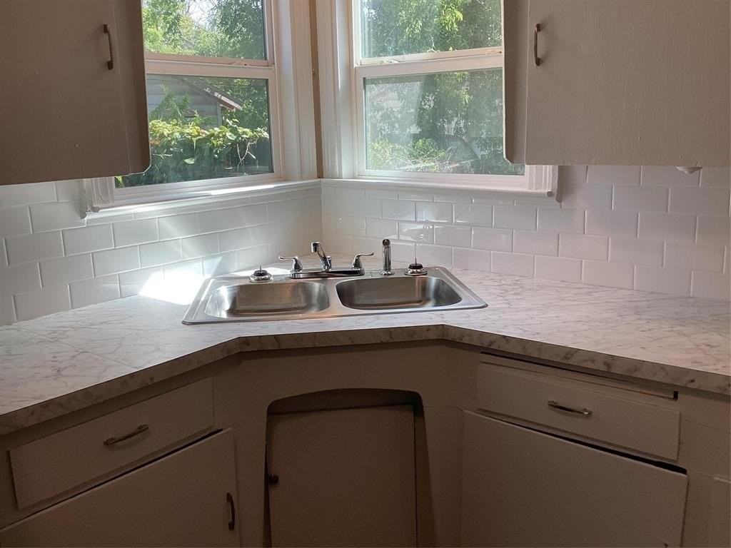 2240 Bonnie Brae Ave - Photo 7 of 22