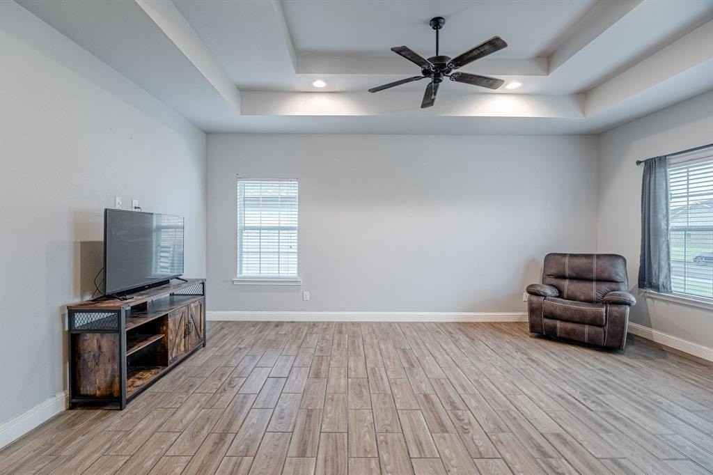 4811 Henry St - Photo 3 of 29