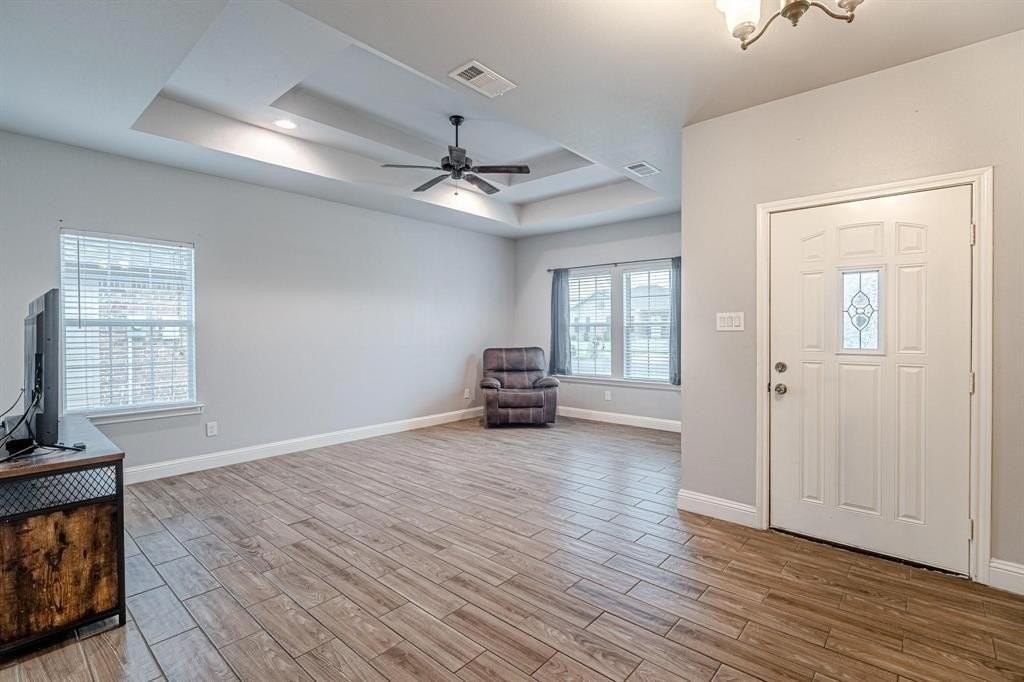 4811 Henry St - Photo 4 of 29