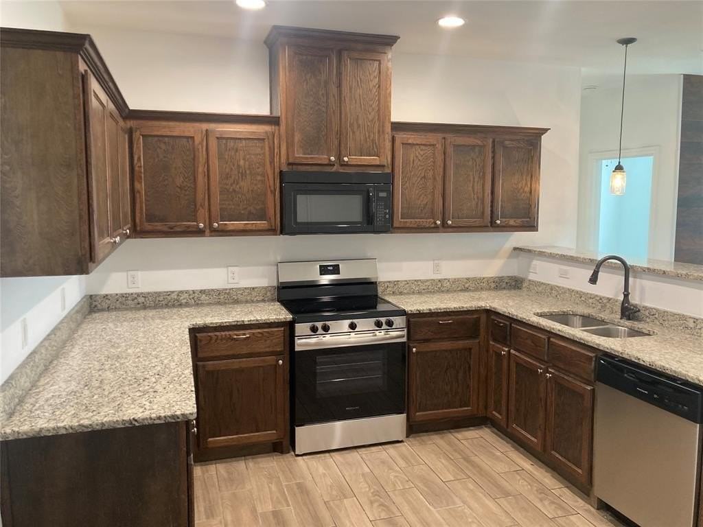 4811 Henry St - Photo 6 of 29