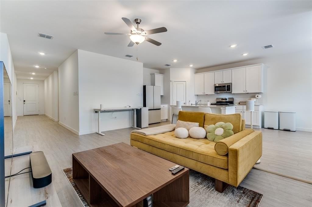 3609 Grace Ln - Photo 3 of 31