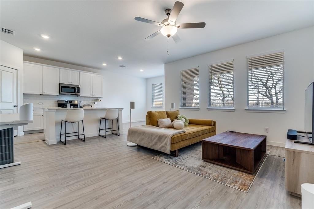 3609 Grace Ln - Photo 4 of 31