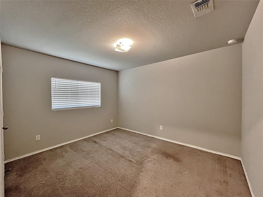 824 Towngreen Dr - Photo 6 of 20