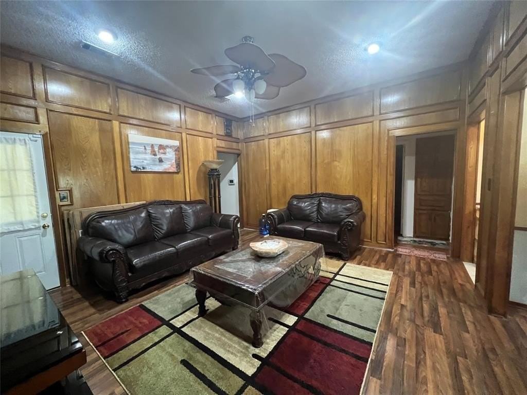 8679 Woodstream Dr - Photo 2 of 11