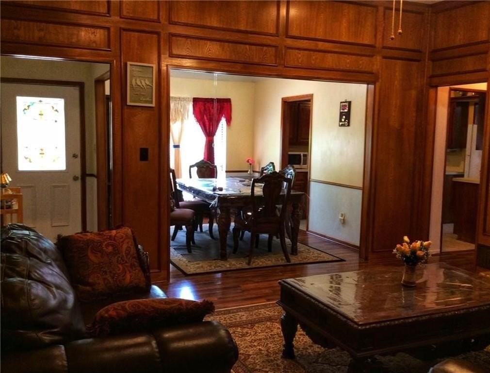 8679 Woodstream Dr - Photo 3 of 11