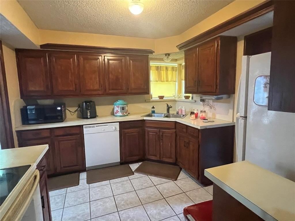 8679 Woodstream Dr - Photo 4 of 11