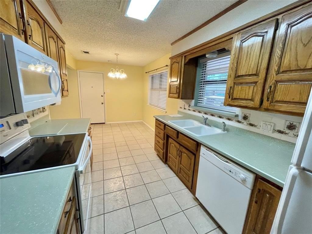 706 Heritage Trl - Photo 7 of 28