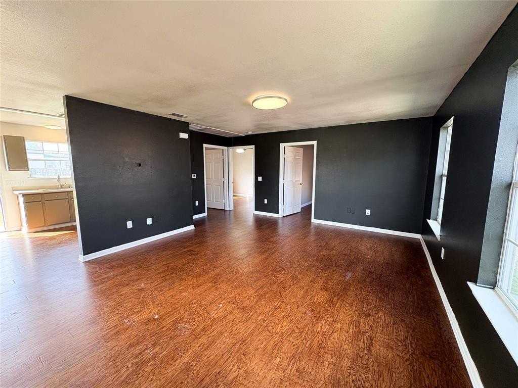 212 N Ohio St - Photo 2 of 14