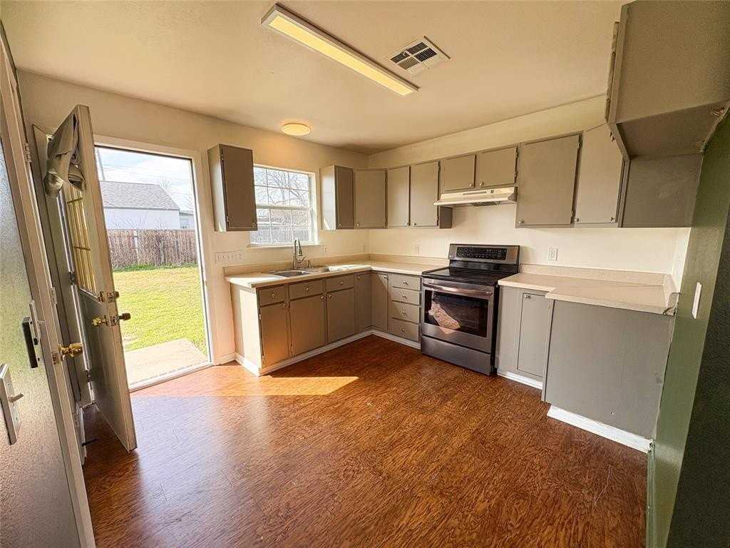 212 N Ohio St - Photo 6 of 14