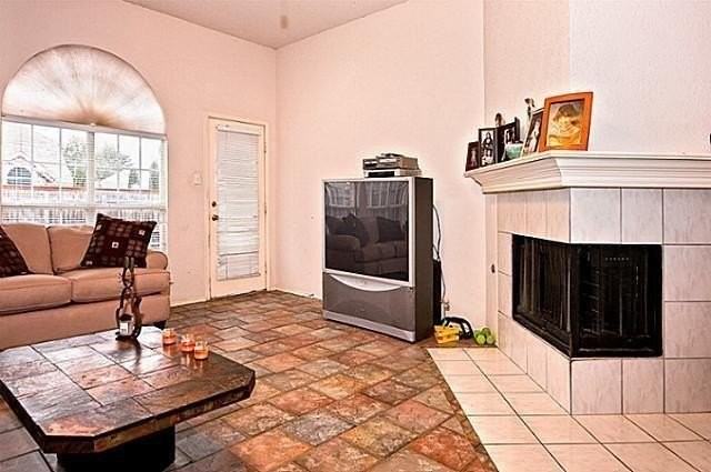 1521 Simsbury Dr - Photo 5 of 9