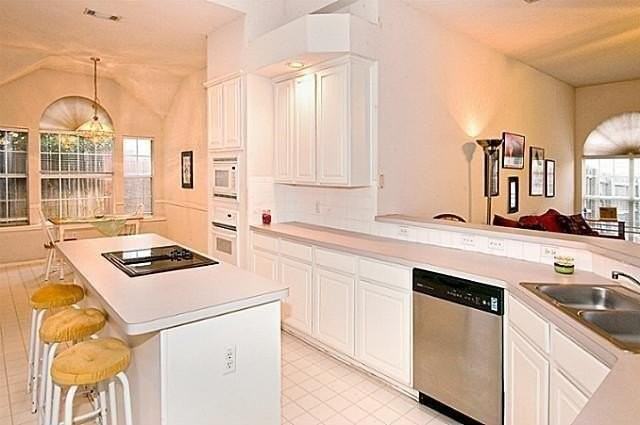 1521 Simsbury Dr - Photo 7 of 9