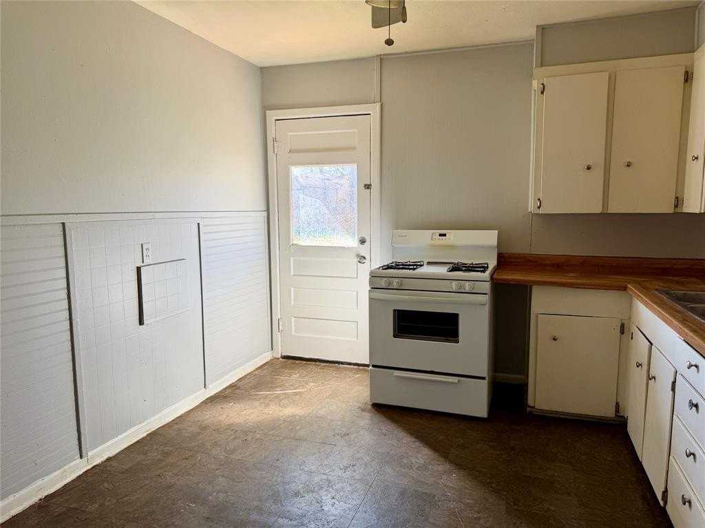 1909 Jameson St - Photo 4 of 10