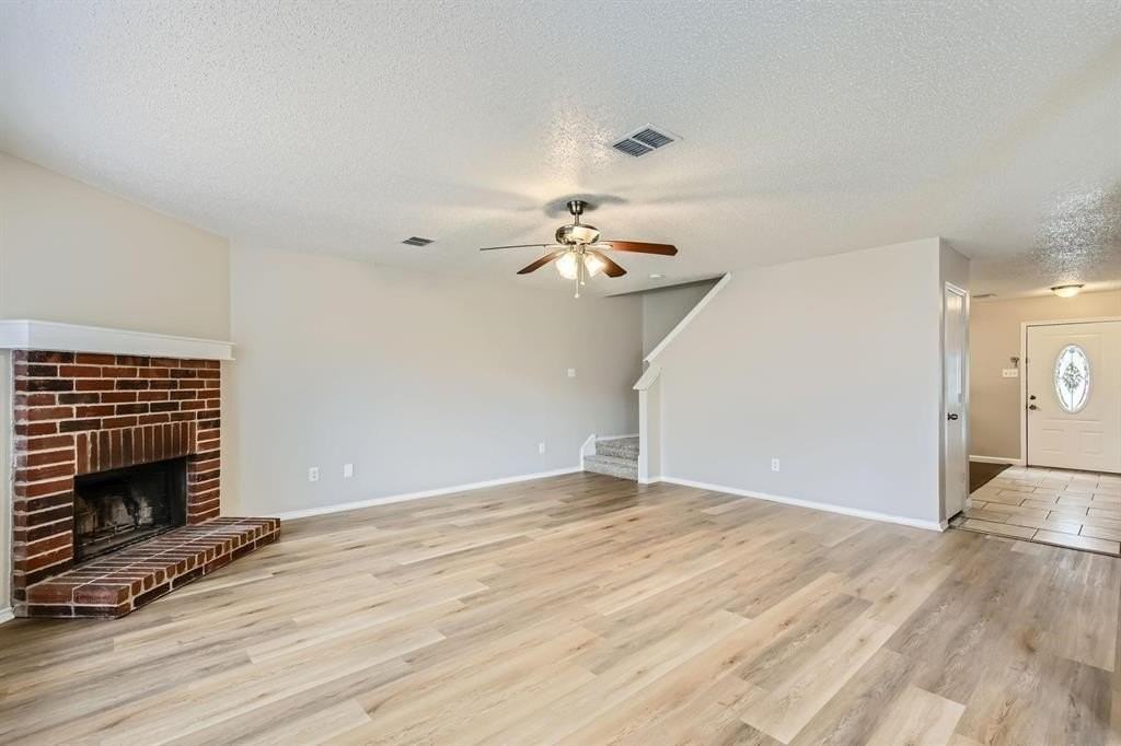 1433 Glenwick Dr - Photo 3 of 15