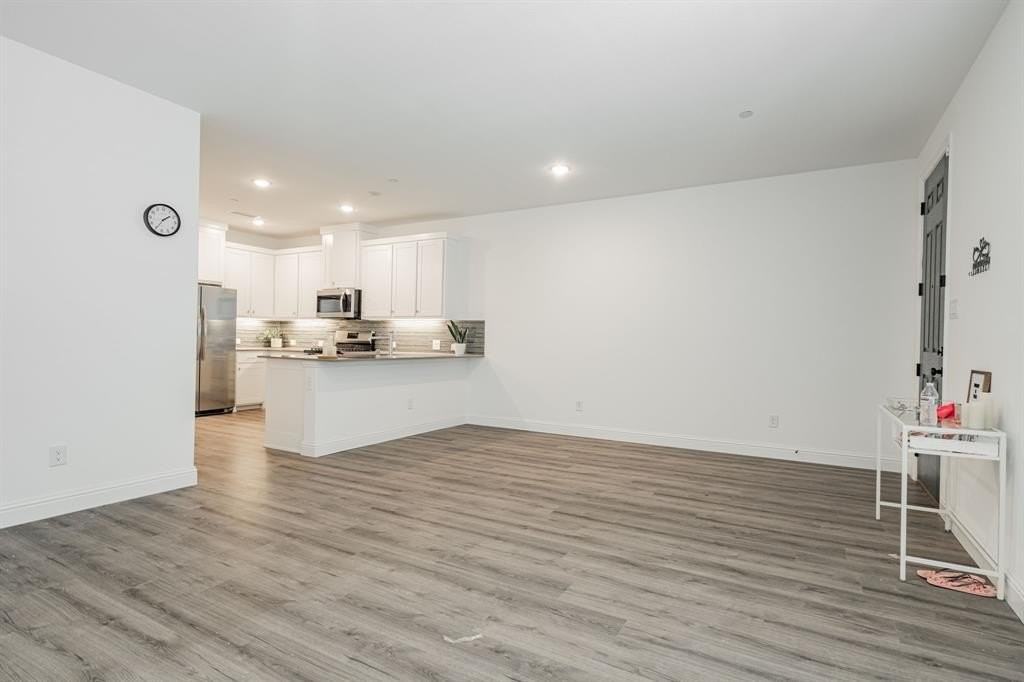 537 Parkside Dr - Photo 2 of 17