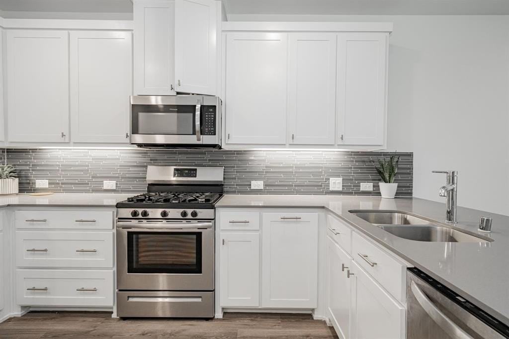 537 Parkside Dr - Photo 5 of 17