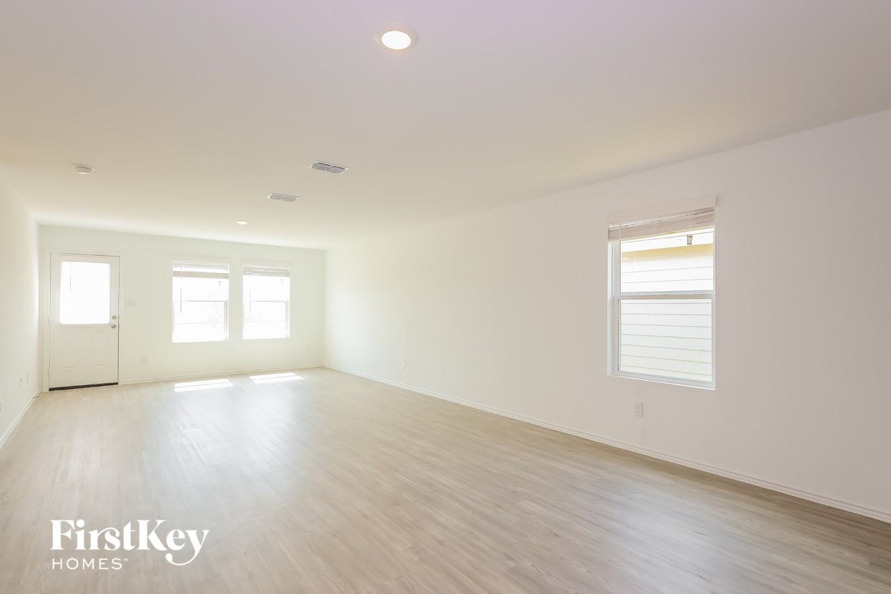 1222 Kiskadee Way - Photo 4 of 15