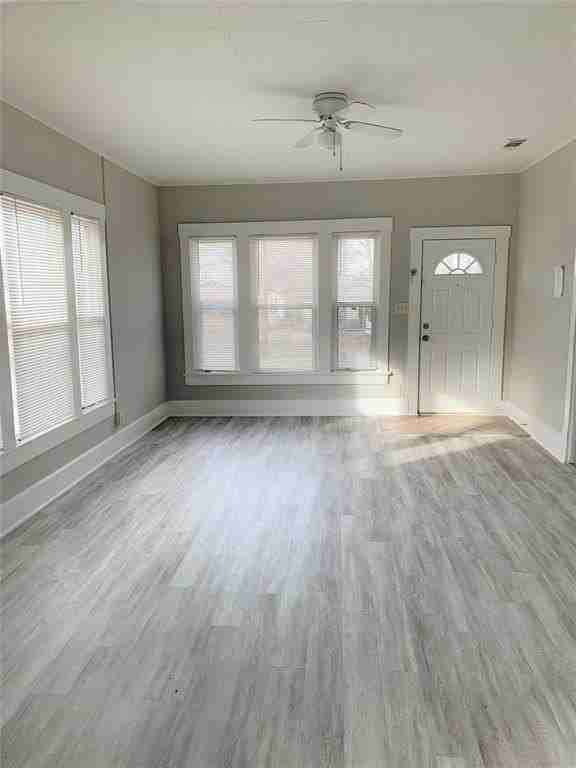 520 E Day St - Photo 2 of 6