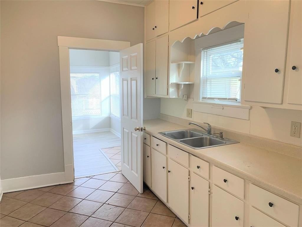 520 E Day St - Photo 3 of 6