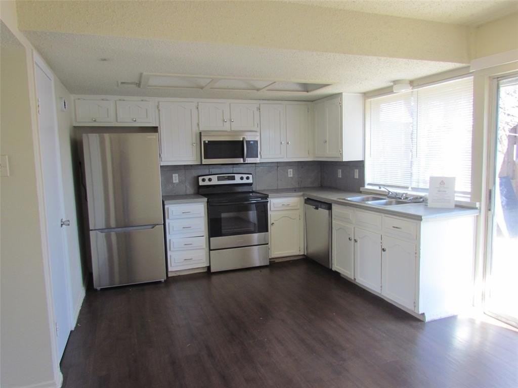 302 Candlewood Ln - Photo 3 of 6