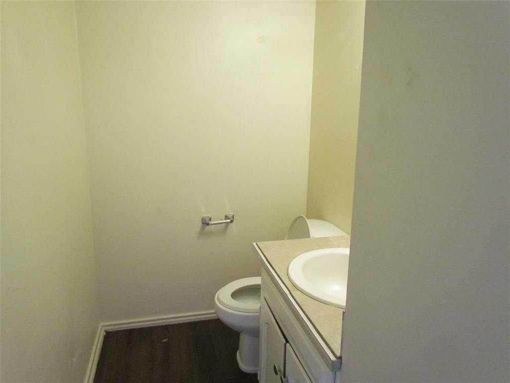 302 Candlewood Ln - Photo 5 of 6