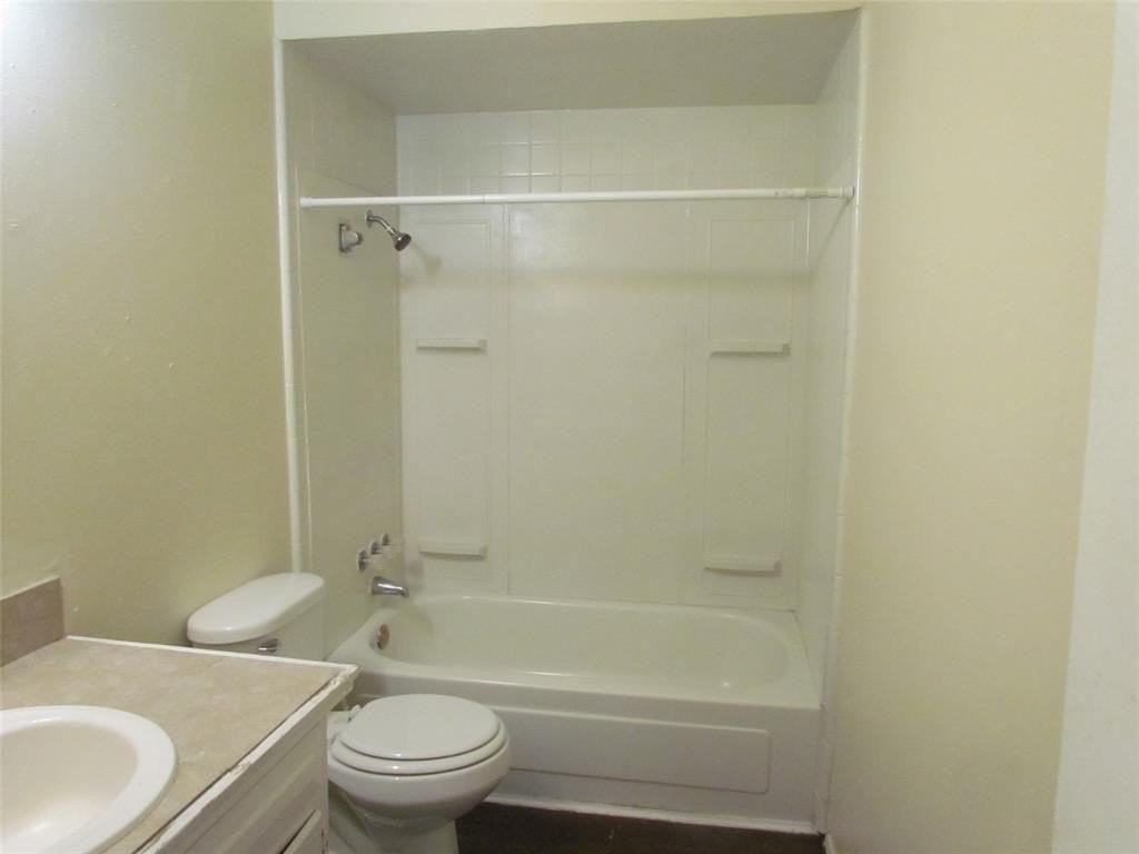 302 Candlewood Ln - Photo 6 of 6