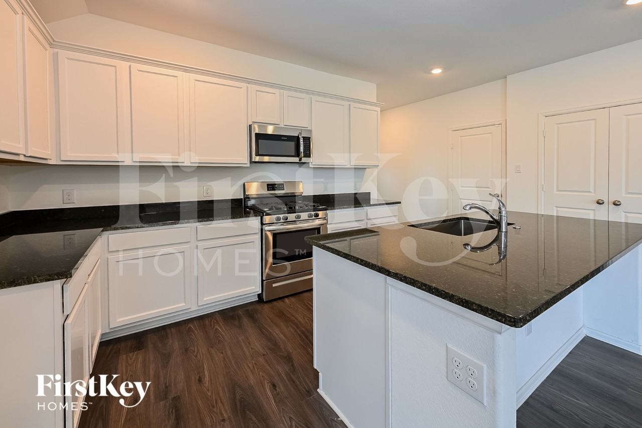 5228 Pine Pass Dr - Photo 5 of 15