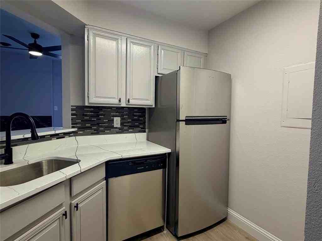 5757 Martel Ave #B05 - Photo 5 of 9