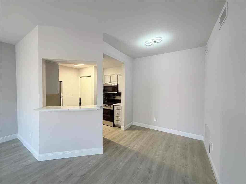 5757 Martel Ave #B05 - Photo 6 of 9