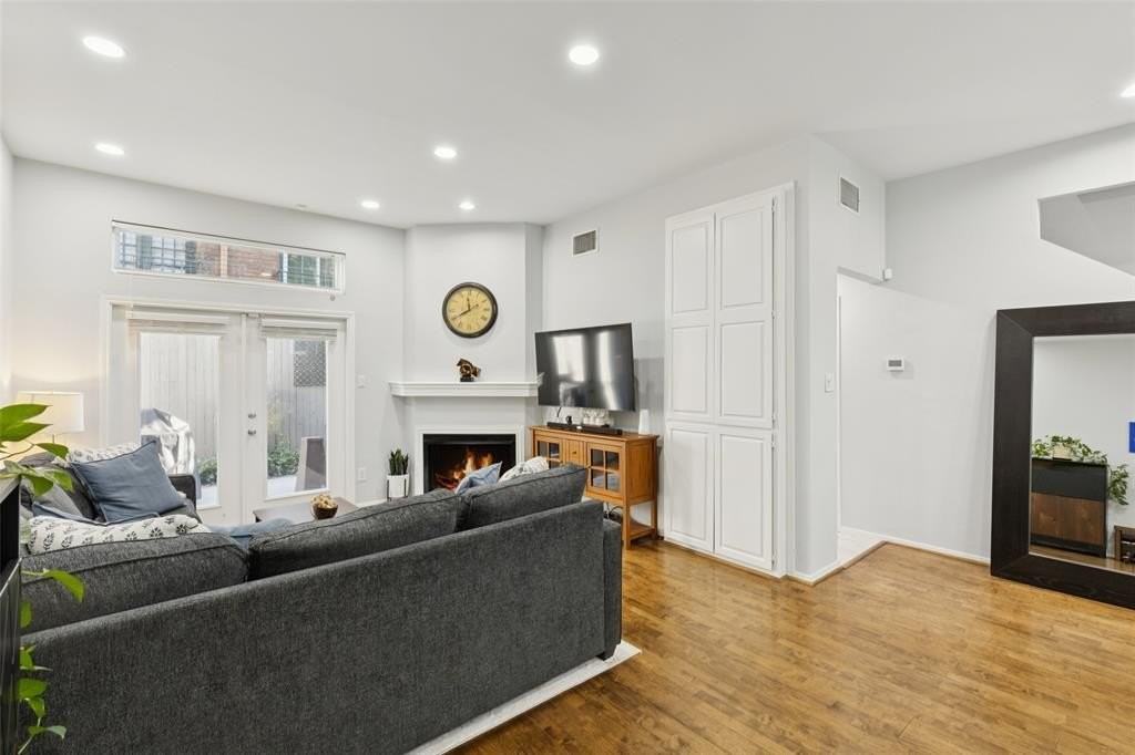 4006 Holland Ave #B - Photo 4 of 28