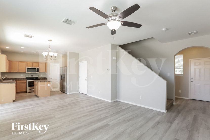 7915 S 8th Way - Photo 4 of 15