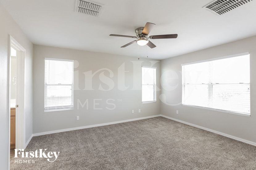 7915 S 8th Way - Photo 6 of 15