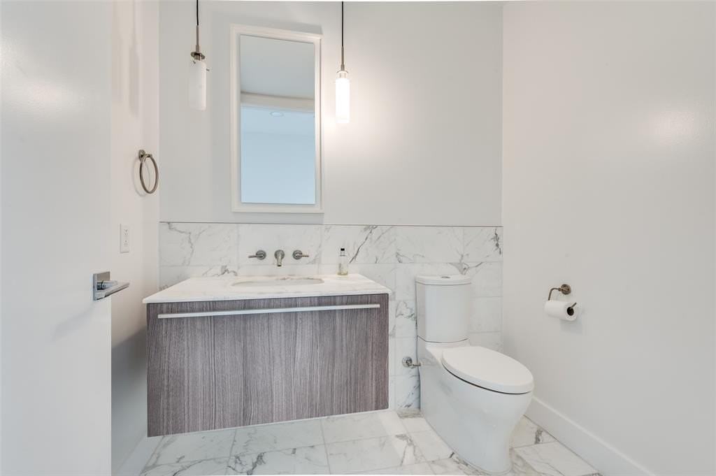 3130 N Harwood St #2606 - Photo 7 of 25