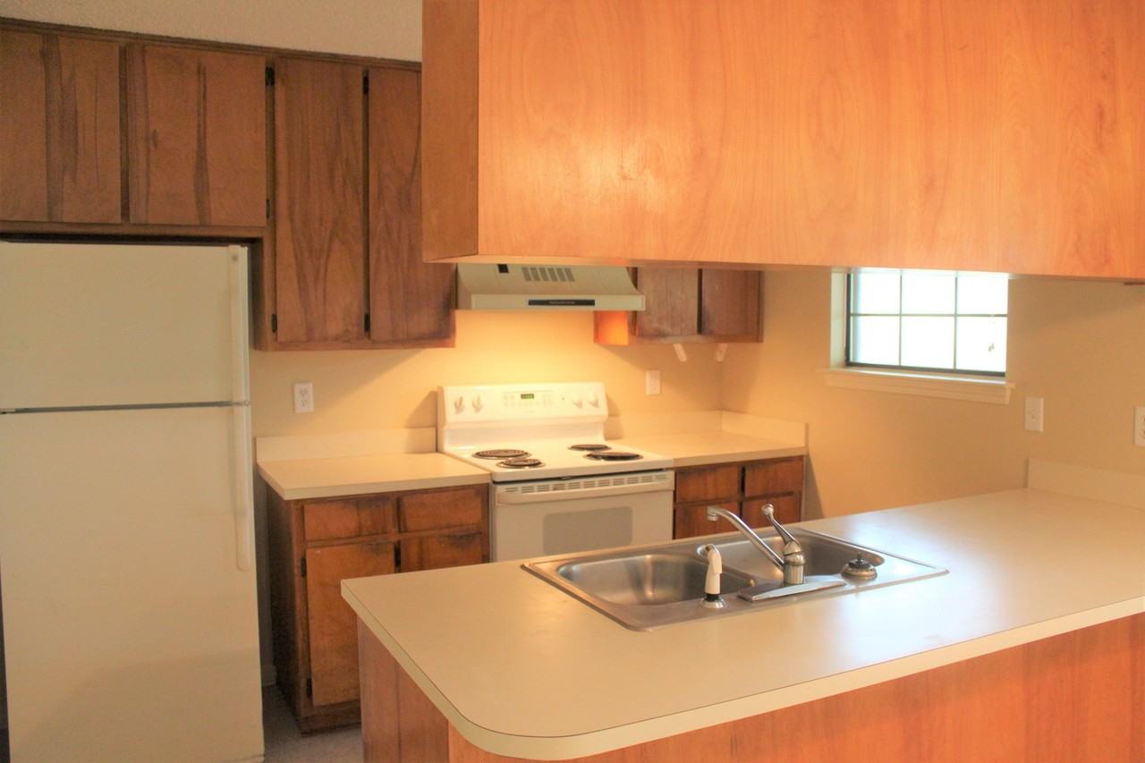 2138 Edgewood Dr - Photo 5 of 15